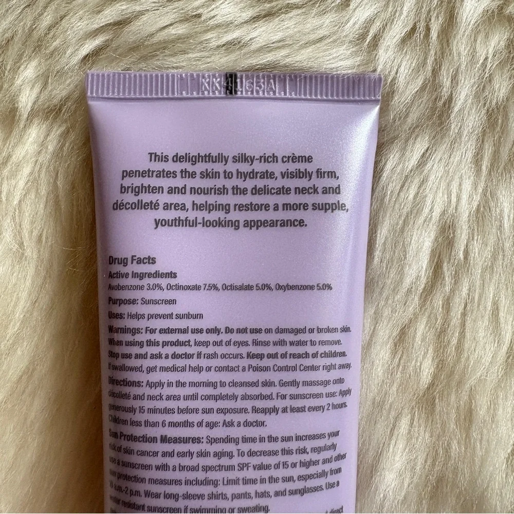 NEW Cindy Crawford Meaningful Beauty Skin Brightening Décolleté & Neck Treatment